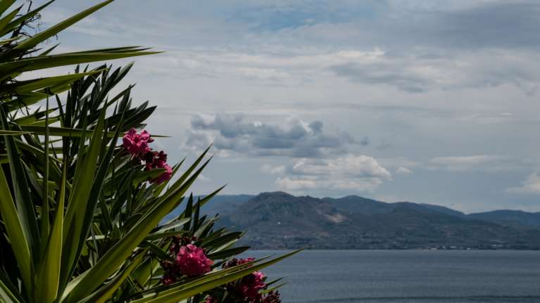 Αίθριος καιρός σήμερα: Εως 35 βαθμούς ο υδράργυρος - Πού θα σημειωθούν βροχές