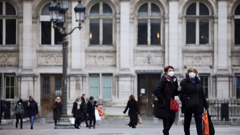 Καμπανάκι από τον ΠΟΥ: Ο παγκόσμιος κίνδυνος εξαιτίας της μετάλλαξης Ομικρον παραμένει πολύ υψηλός