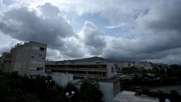 Καιρός: Ασθενείς τοπικές βροχές και μποφόρ σήμερα - Πού θα βρέξει