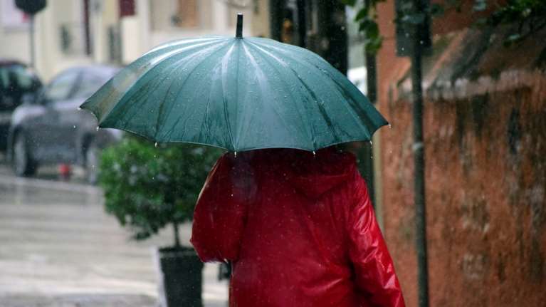 Καιρός: Με κρύο και βροχές συνεχίζεται η εβδομάδα - Σε ποιες περιοχές θα χιονίσει