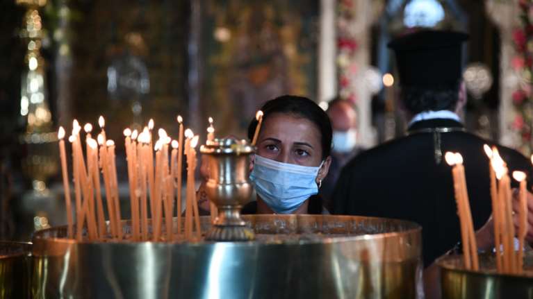 Εκπρόσωπος Ιεράς Συνόδου για εμβολιασμούς: Με φυλλάδια στις εκκλησίες, ειδική εγκύκλιο και αν χρειαστεί... κήρυγμα