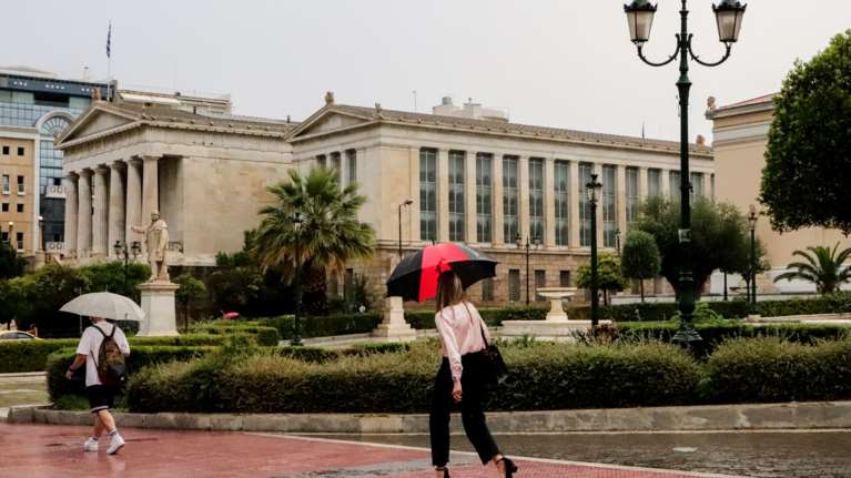 Καιρός: Φθινοπωρινό σκηνικό σε όλη τη χώρα με καταιγίδες και πτώση της θερμοκρασίας