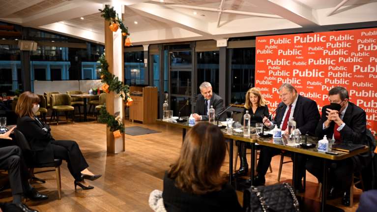 Ο Ευάγγελος Βενιζέλος παρουσίασε το νέο του βιβλίο για την Ελληνική Επανάσταση - Παρούσα και η Σακελλαροπούλου