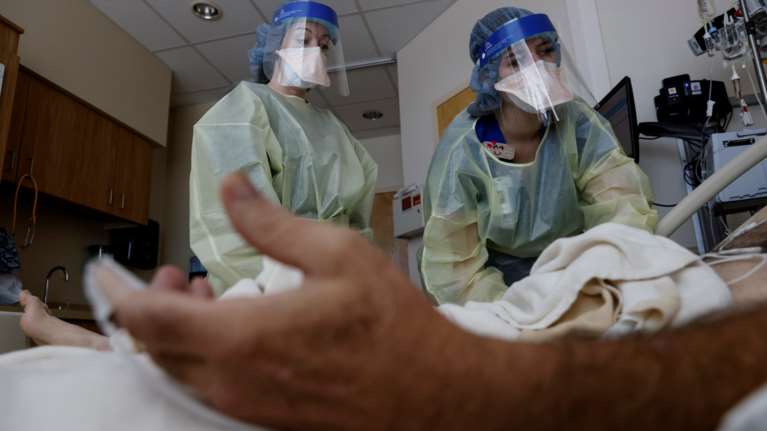 ΗΠΑ: Το 30% των υγειονομικών παραμένουν ανεμβολίαστοι κατά του κορονοϊού