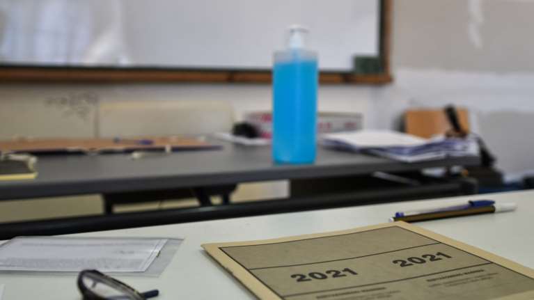Πανελλήνιες 2021: &quot;Βατά&quot; τα θέματα σε Αρχαία Ελληνικά, Μαθηματικά και Βιολογία - Οι εκτιμήσεις των ειδικών