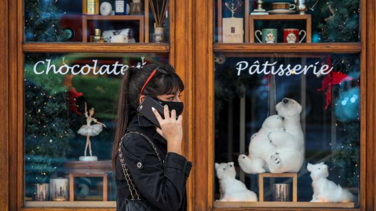 Εορταστικό ωράριο 2021: Οι Κυριακές που θα είναι ανοιχτά τα καταστήματα