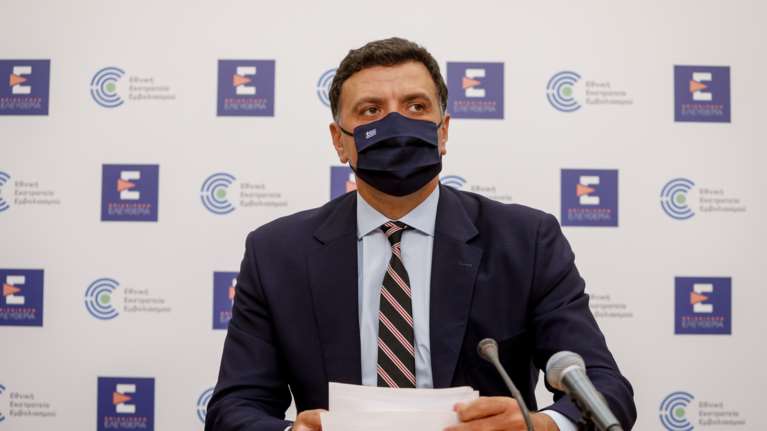 Εκλαψε το Τwitter με το σαρδάμ Κικίλια για τα... αντισυλληπτικά - &quot;Οι επόμενες 2 εβδομάδες θα είναι γόνιμες&quot;