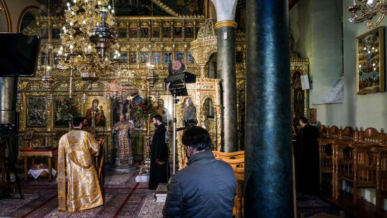 Προκαλεί ιερέας στην Κρήτη: Δεν υπακούω στις εντολές τους - Θα τελέσω τον Μέγα Αγιασμό