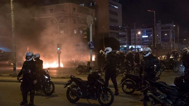 Νέα Σμύρνη: Αστυνομικοί της ομάδας ΔΡΑΣΗ ουρλιάζουν &quot;Πάμε να τους γ@@@@, πάμε να τους σκοτώσουμε&quot; [βίντεο]