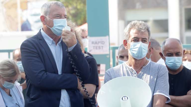 Τραβάει το σχοινί η ΠΟΕΔΗΝ για τον υποχρεωτικό εμβολιασμό: Προσέφυγε στο ΣτΕ κατά του νόμου