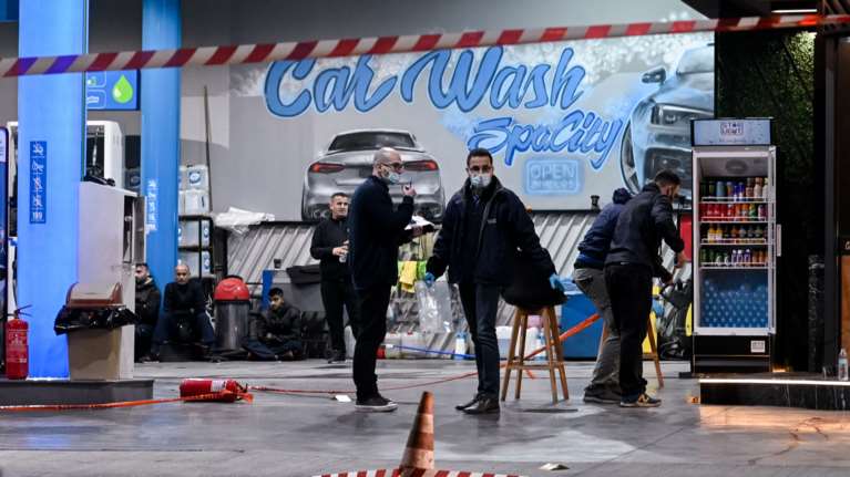 Μαφιόζικη εκτέλεση στη Νίκαια: Αγοραπωλησίες κοκαΐνης ή οικονομικό &quot;ρίξιμο&quot;, βλέπει η ΕΛ.ΑΣ.