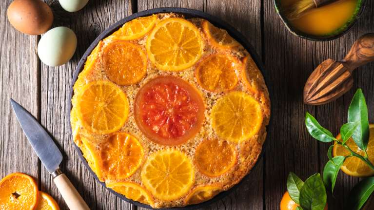 Η απόλυτη συνταγή για πορτοκαλόπιτα - Ζουμερή, χωρίς φύλλο και με σούπερ γεύση