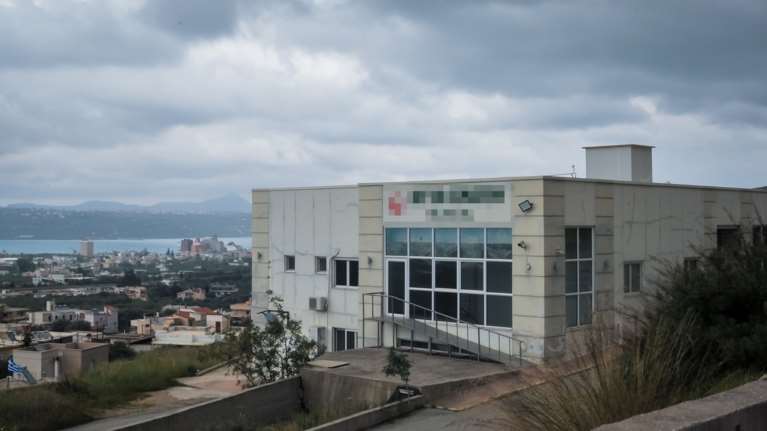 "Πέθαινε ο ένας, έμπαινε ο επόμενος" - Νέες καταγγελίες για το γηροκομείο της φρίκης στα Χανιά