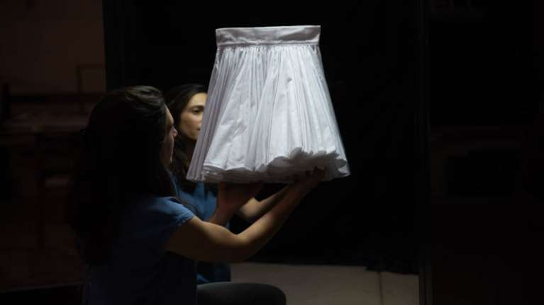 Μία... φουστανέλα στο αεροδρόμιο &quot;Ελ. Βενιζέλος&quot; - Το μήνυμα που στέλνει, πώς τη &quot;φοράμε&quot; [εικόνες]