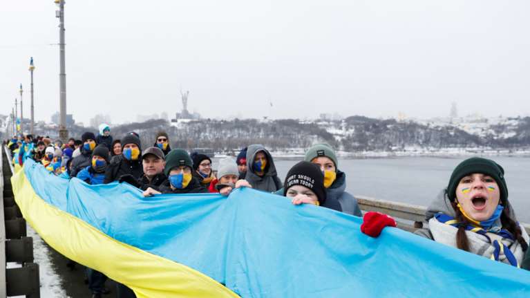 Bild: Απομακρύνουν τις οικογένειες διπλωματών από τις πρεσβείες στο Κίεβο