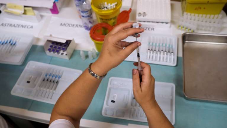 Εμβόλια κορονοϊού: Τι δείχνει μελέτη για την ανοσία ασθενών με καρκίνο