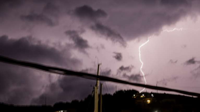 Κακοκαιρία "Διομήδης" - Κρήτη: Κεραυνός χτύπησε 37χρονο - Νοσηλεύεται με εγκαύματα