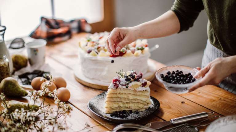 Συνταγή για απίθανη, πανεύκολη τούρτα - Αφράτη και έτοιμη σε 15 λεπτά