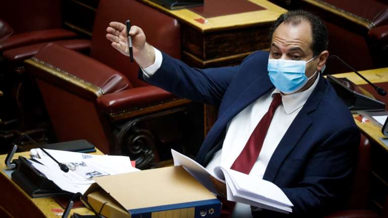 Καταγγελία Σπίρτζη: Είναι αλήθεια ότι ο αστυνομικός που εξέδιδε την κοπέλα στην Ηλιούπολη είναι μέλος της ΝΔ;