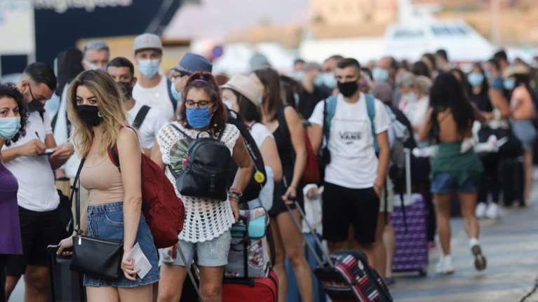 Lockdown τέλος: Ελεύθερα τα ταξίδια από την Παρασκευή - Με τεστ στα νησιά - Τι αλλάζει σε μετακινήσεις και τουρισμό