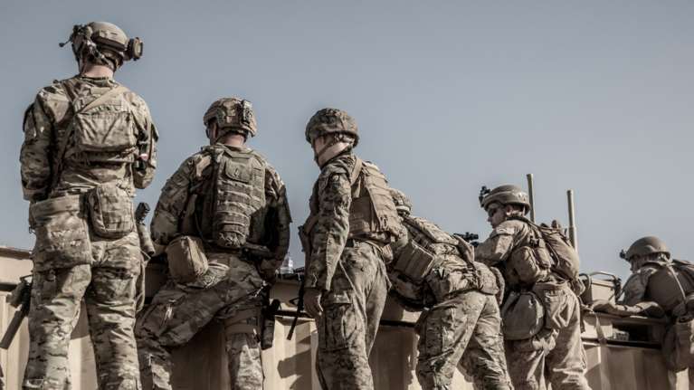 Καμπούλ: Μπαράζ επιθέσεων με ρουκέτες εναντίον του αεροδρομίου της Καμπούλ - Αναχαίτιση από τους Αμερικανούς