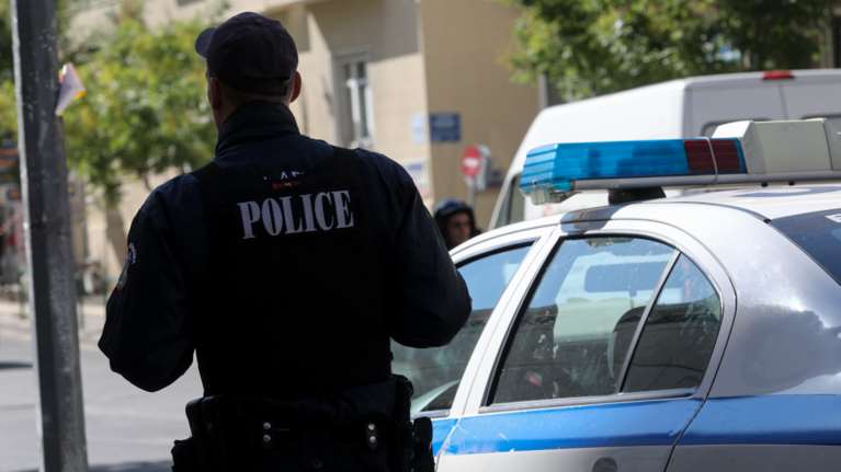 Μεσολόγγι: 18χρονη πλάκωσε στο ξύλο γιατρό που της ζήτησε rapid τεστ