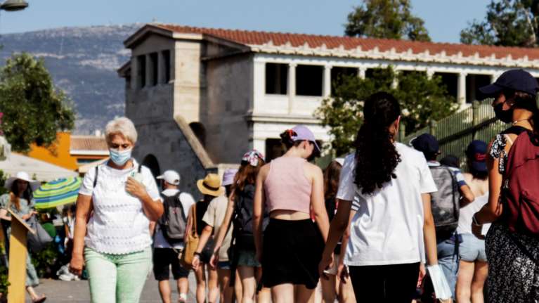 Κορονοϊός: Εφιαλτικά σενάρια για τον Αύγουστο με έως 20.000 κρούσματα την ημέρα