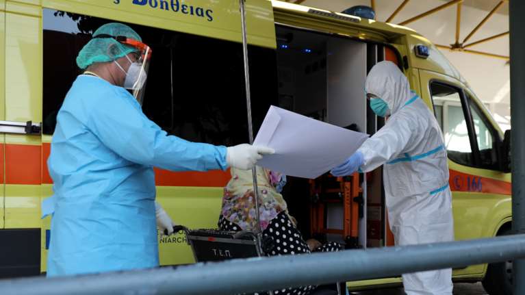 Σαρώνει ο κορονοϊός στην Αττική: 272 νέα κρούσματα από τα 411 σε όλη τη χώρα - Αρνητικό ρεκόρ