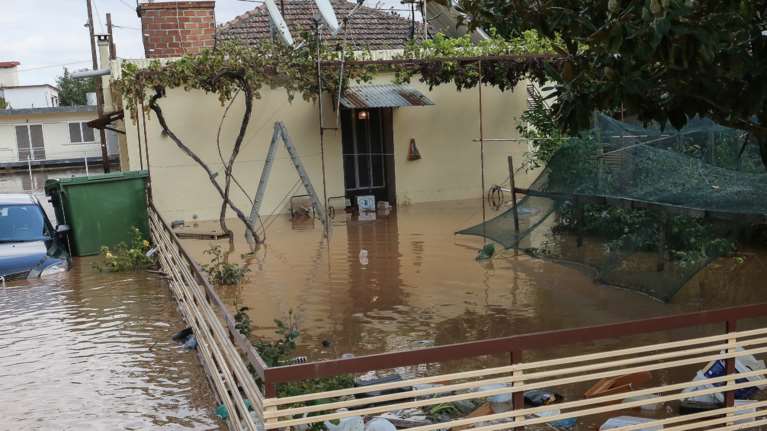 Νεκρούς και τεράστιες καταστροφές αφήνει πίσω του ο &quot;Ιανός&quot; - Αγωνία για την 43χρονη αγνοούμενη