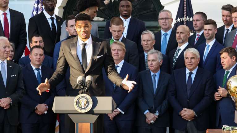 Αντετοκούνμπο: Θα είμαι ο πιο... όμορφος πρόεδρος των ΗΠΑ - Το επικό σχόλιο του Μπάιντεν [εικόνες - βίντεο]