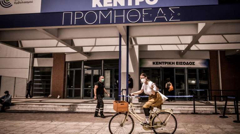 Σε ποιους ανεμβολίαστους θα σταλεί το SMS - Γιατί δεν θα το λάβουν όλοι