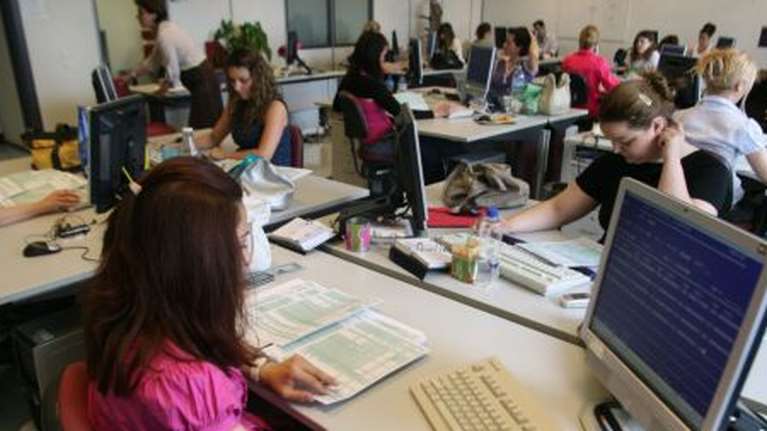 Σε εφαρμογή από τη Μ. Δευτέρα  τα υποχρεωτικά self test στο Δημόσιο - Ποιους υπαλλήλους αφορά και ποιοι εξαιρούνται