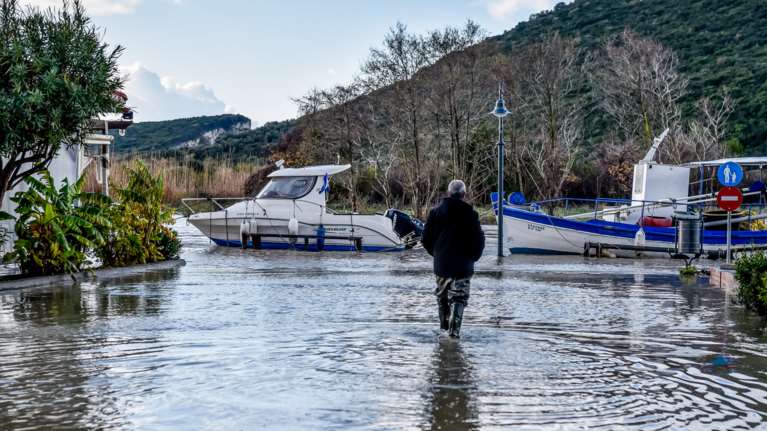 Καλοκαιρία τέλος: Μουντό 48ωρο με λασποβροχές και χαλαζοπτώσεις - Πού και πότε θα δούμε τα χιόνια του Ωμέγα Εμποδιστή