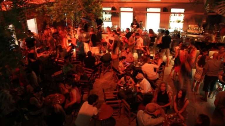 &quot;Βροχή&quot; τα λουκέτα και οι συλλήψεις για μη τήρηση μέτρων για τον κορονοϊό το τριήμερο των Χριστουγέννων