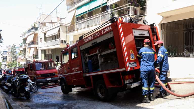 Φωτιά σε διαμέρισμα της Νέας Ιωνίας: Με ελαφριά εγκαύματα ηλικιωμένη