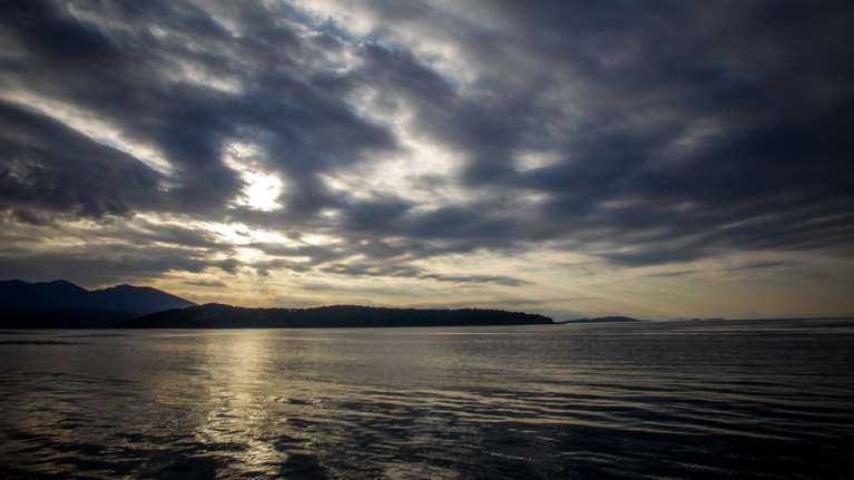 Καιρός: Θερμοκρασία ως 35 βαθμούς, αλλά με βροχές, καταιγίδες και χαλάζι κατά τόπους