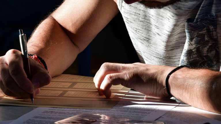 Πανελλήνιες 2021: Ανοίγει η αυλαία με Νεοελληνική Γλώσσα για 100.000 υποψήφιους - Ολες οι αλλαγές και τα μέτρα