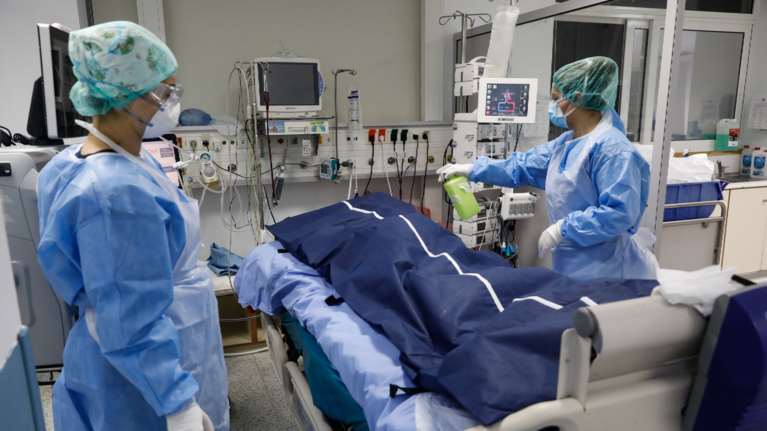 Ηράκλειο Κρήτης: Εντεκα ημέρες η 36χρονη έγκυος με κορονοϊό δίνει μάχη για τη ζωή της στη ΜΕΘ