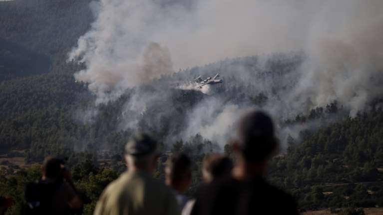 Φωτιά στους Δελφούς: Περιορίστηκε ανάμεσα στο Κροκί της Φωκίδας και το Λιβάδι της Αράχωβας