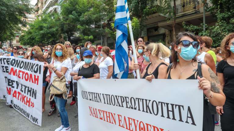 Αντιδρούν οι υγειονομικοί για τις αναστολές εργασίας - Συγκεντρώσεις σε νοσοκομεία