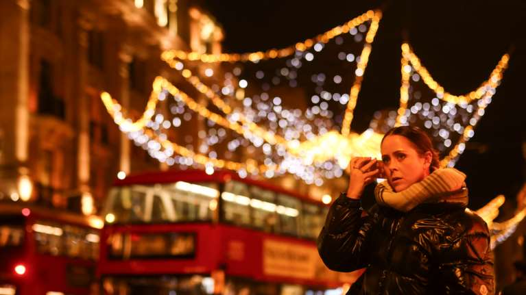 Κορονοϊός: Χαλαρώνουν τα μέτρα περιορισμού στη Βρετανία ενόψει Χριστουγέννων