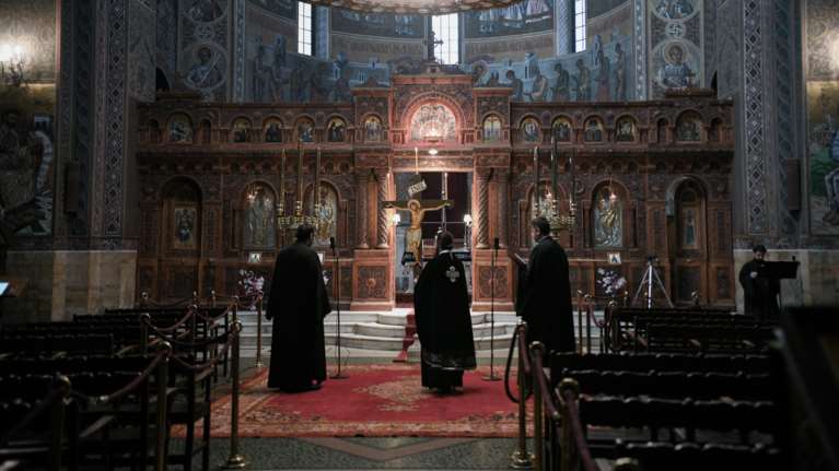 Ζάκυνθος: Σε αργία 14 ιερείς που αρνούνται να εμβολιαστούν - Εντονες αντιδράσεις από υποστηρικτές τους