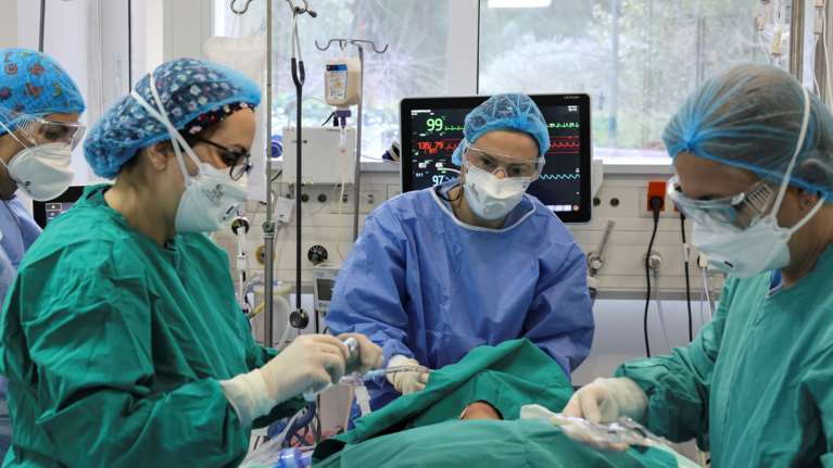 Ερχεται επίταξη των ιδιωτών γιατρών: Εμφύλιος και... συναδελφικά &quot;μαχαιρώματα&quot; μεταξύ Πατούλη και Εξαδάκτυλου