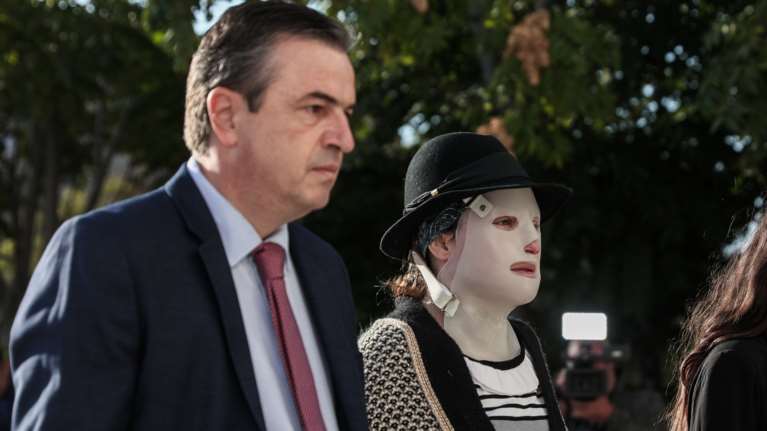 Δίκη για βιτριόλι: Απολογείται την Πέμπτη η Κακαράντζουλα - &quot;Περιμένουμε ένα θέατρο εμπλουτισμένο με μυθοπλασία&quot;