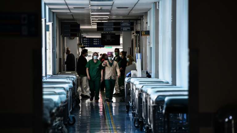 Κορονοϊός: Αριθμός ρεκόρ οι 152 νοσηλευόμενοι σε ΜΕΘ της Β. Ελλάδας - Ανεμβολίαστοι το 95%