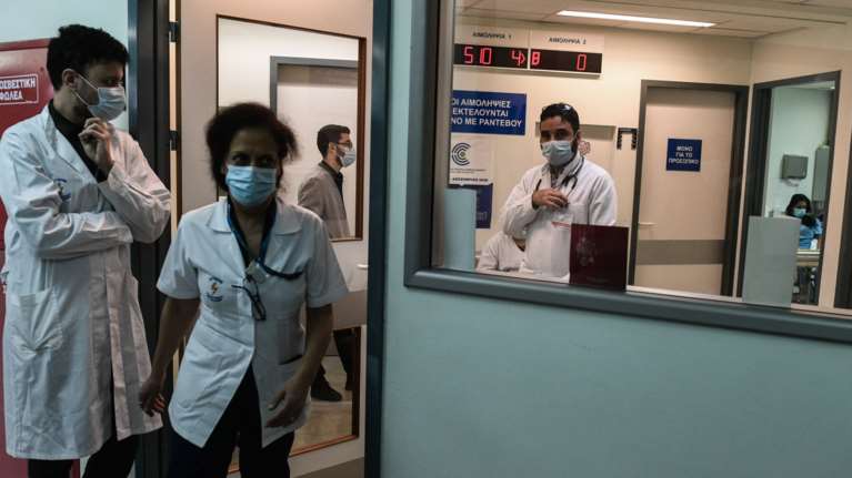 Κορονοϊός: &quot;Έκρηξη&quot; με 4.165 νέα κρούσματα σήμερα - 25 θάνατοι και 380 διασωληνωμένοι