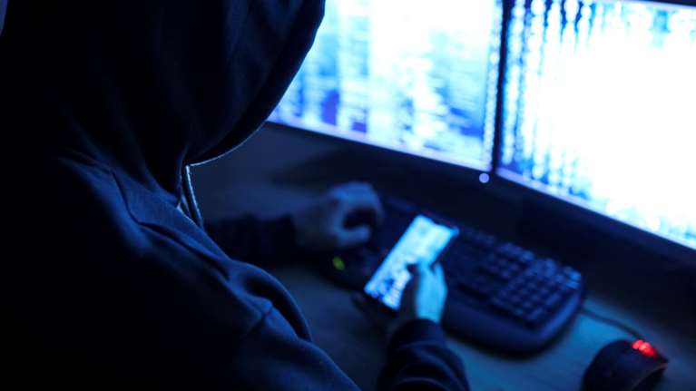 Revenge porn: Διαδικτυακός εφιάλτης με δεκάδες θύματα, ακόμη και ανήλικες - Οι &quot;ανώνυμοι&quot; δράστες υπεράνω υποψίας