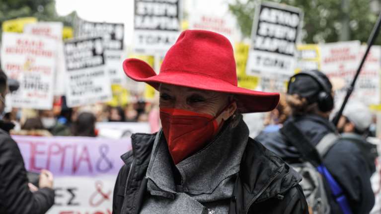 Η Ολλανδή δημοσιογράφος φεύγει...για να μείνει Ελλάδα: Η επίθεση που την φόβισε και το tweet για τον πρωθυπουργό