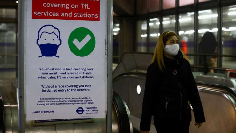 ΠΟΥ για μετάλλαξη Όμικρον: &quot;Βρισκόμαστε ακόμη στην αρχή&quot; - &quot;Πολύ απίθανο&quot; να μην προστατεύουν τα εμβόλια