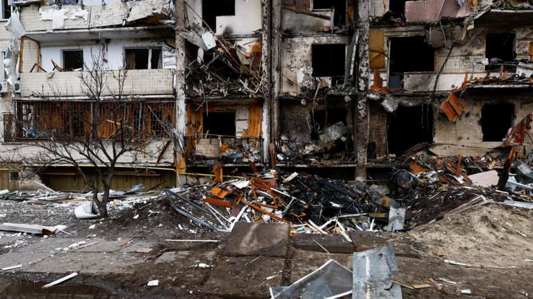 Πόλεμος στην Ουκρανία: Το Κίεβο υπό πολιορκία - Ρωσικές επιθέσεις με πυραύλους - Στρατός έξω από την πόλη [εικόνες - βίντεο]